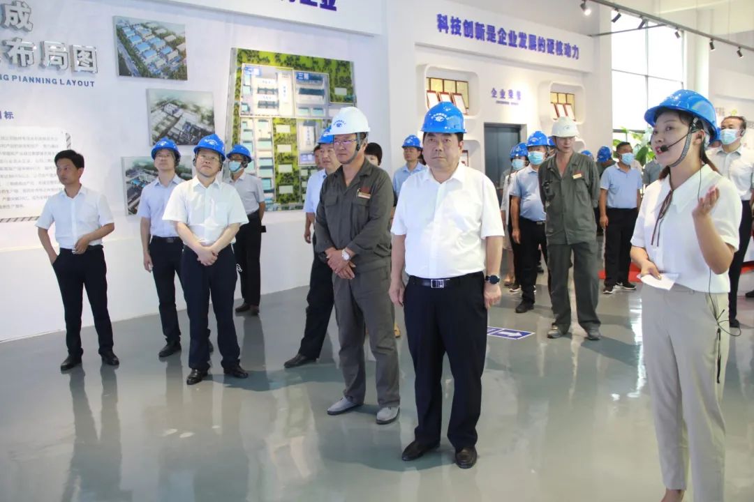 聚焦！全市工業(yè)經(jīng)濟(jì)運(yùn)行暨化工企業(yè)轉(zhuǎn)型發(fā)展現(xiàn)場(chǎng)會(huì)在襄城召開(kāi)
